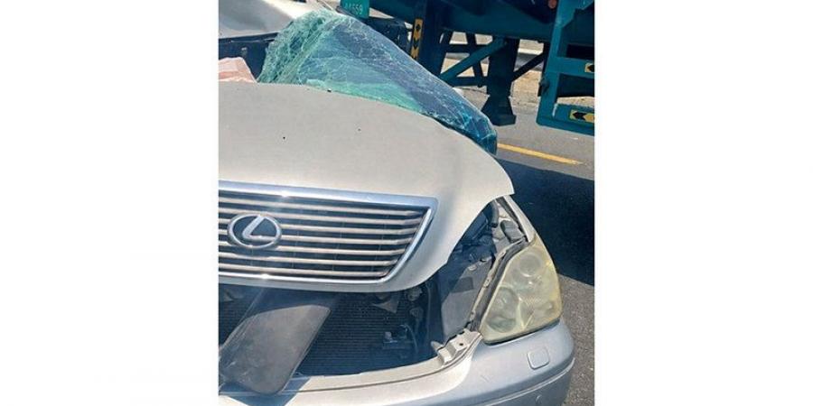 وفاة مواطنة وطفلتها بتصادم مركبة بشاحنة متوقفة في الفجيرة