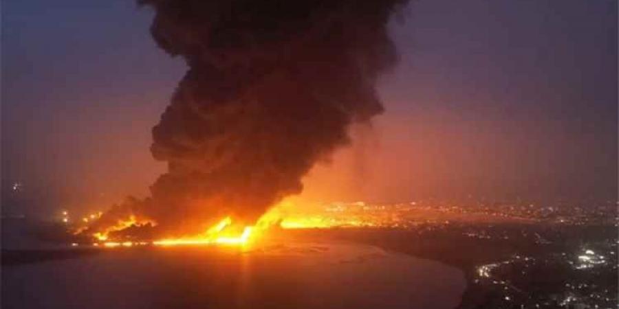 عاجل: غارات جوية تستهدف مواقع للحوثيين في الحديدة عقب استهداف سفينة سعودية بالبحر الأحمر
