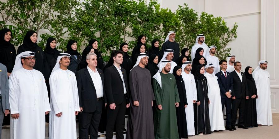 محمد بن زايد يستقبل طلبة الثانوية المتفوقين للعام الدراسي  2025 - 2026