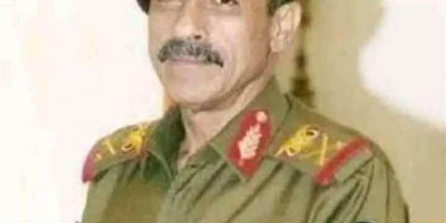 الحوثيون يقدمون ضمانات لقائد الحرس الجمهوري الأسبق علي صالح الأحمر للعودة إلى صنعاء