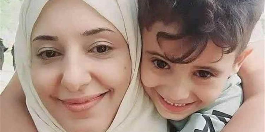 ابنة ناشطة يمنية تطالب بإنقاذ والدتها وتتهم الحوثيين بتعريض حياتها للخطر