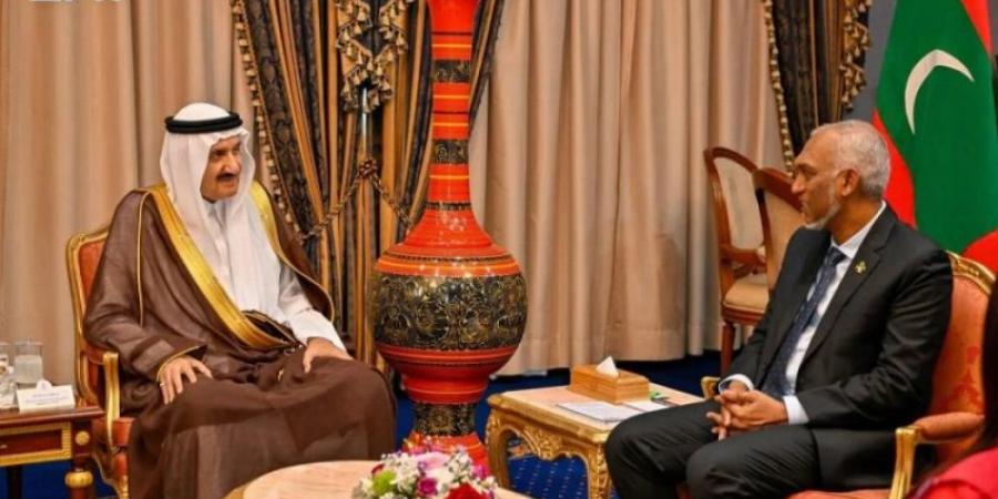 رئيس المالديف يستقبل الأمير منصور بن متعب
