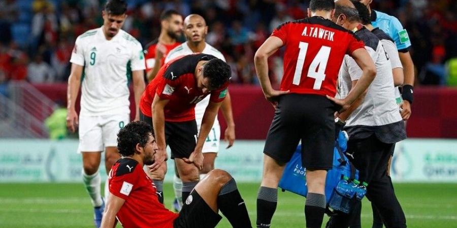 صخرة دفاع منتخب مصر يخلع القميص ويعلن اعتزاله كرة القدم