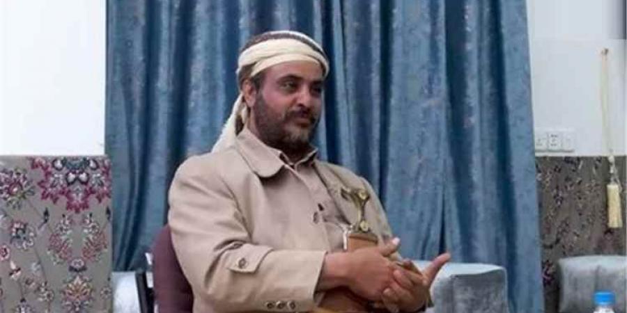 قبائل أرحب تنتفض ضد القيادي الحوثي فارس الحباري وتعلن براءتها منه - [فيديو]