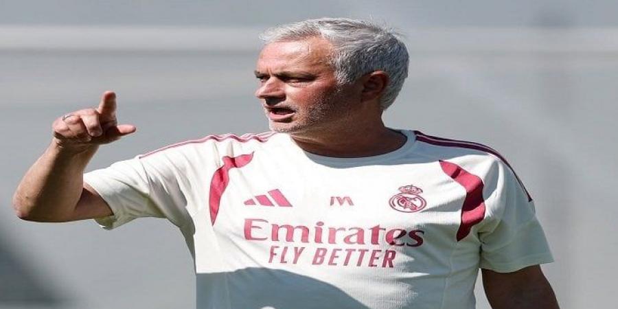 بورخا مايورال ينتقد مورينيو: لا يتقبل الهزيمة واحترام اللاعبين يجب أن يأتي أولًا