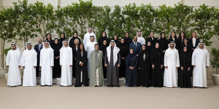 رئيس الدولة يستقبل فريق عمل الاحتفال الرسمي بعيد الاتحاد الــ 54 للإمارات