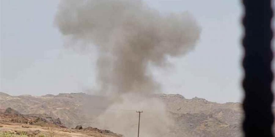 بعد قصف الطيران.. الحوثيون يعلنون الحرب على الهواتف ويحظرون تصوير الغارات ويهددوا المخالفين
