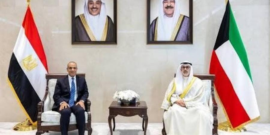 وزير الخارجية المصري يبحث مع نظيره الكويتي تطورات الأوضاع الإقليمية ويؤكد دعم مصر الكامل للكويت