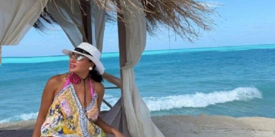 رانيا يوسف تتصدر المشهد بإطلالة جذابة من عطلتها الصيفية