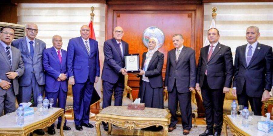 رئيس قضايا الدولة يهنئ المستشارة هدى عيسى لتوليها منصب رئيس النيابة الإدارية