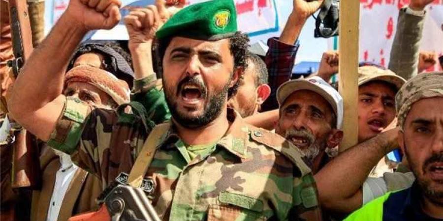 صنعاء.. الحوثيون يشددون إجراءات القمع ويخضعون هواتف المسافرين للتفتش