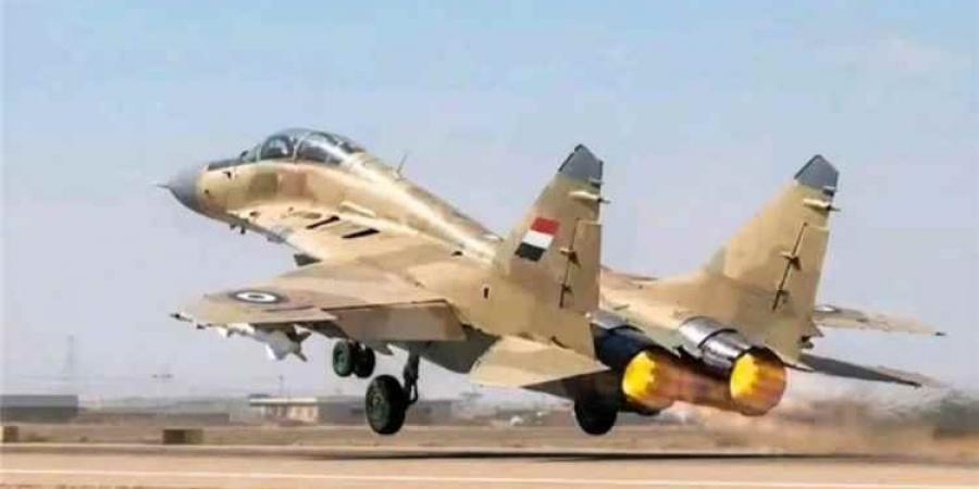 صحيفة سعودية: ضربات الجيش اليمني تعيد رسم المشهد العسكري وتنعش آمال اليمنيين باستعادة الدولة
