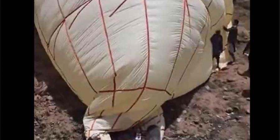 سقوط منطاد مجهول المصدر في محافظة حجة - [فيديو]
