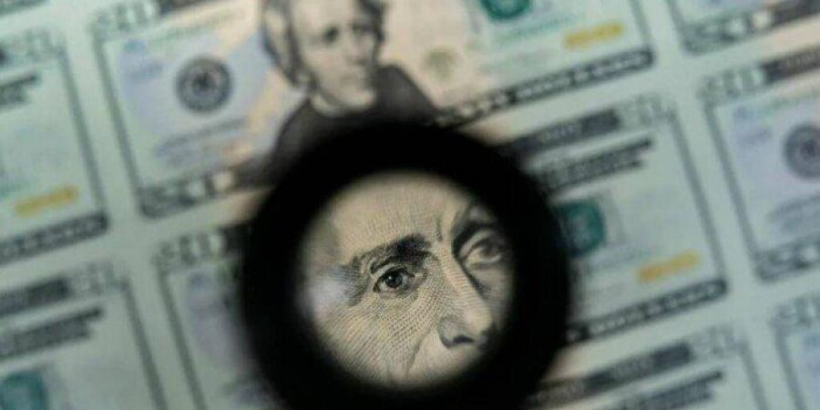 الدولار يتمسك عالميًا بمستوياته المرتفعة مع اقتراب قرار الاتحادي.. الأسباب والتفاصيل