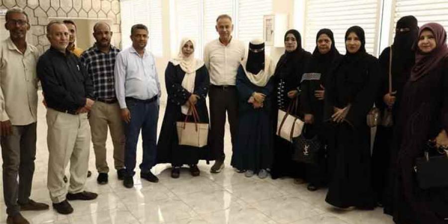 وفد تربوي كبير يكرم الأستاذ عبد الرحيم الجاوي اعترافاً بجهوده و بصماته الاستثنائية في مديرية المعلا