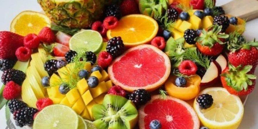 تحذيرات لمرضى السكري.. فواكه ترفع نسبة السكر في الدم وطرق التعامل معها
