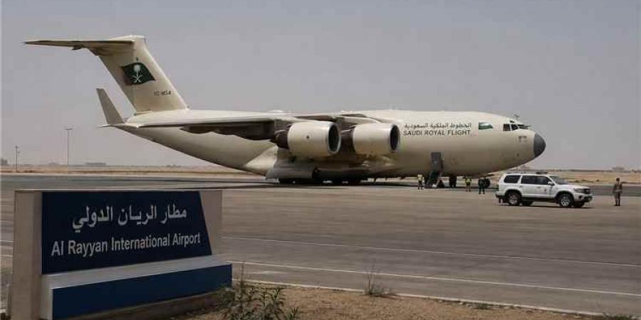 وصول طائرة عسكرية سعودية إلى مطار الريان الدولي في حضرموت