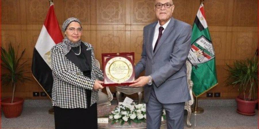 عميد حقوق العاصمة تهنئ رئيس هيئة قضايا الدولة بمنصبه الجديد
