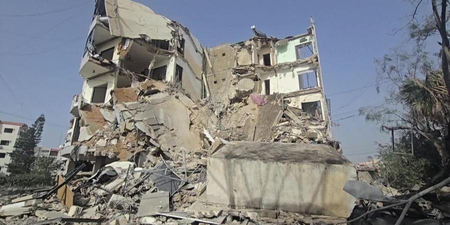 مجلس الجنوب يواصل إزالة الركام والكشف على المباني المتضررة في صور وقرى القضاء