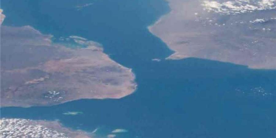 مصادر لرويترز: الحوثيون يخططون لفرض رسوم على السفن التجارية في باب المندب
