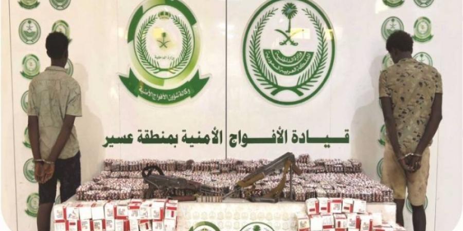 القبض على مخالفَيْن هرّبا (109,950) قرصًا مخدرًا بـالفرشة