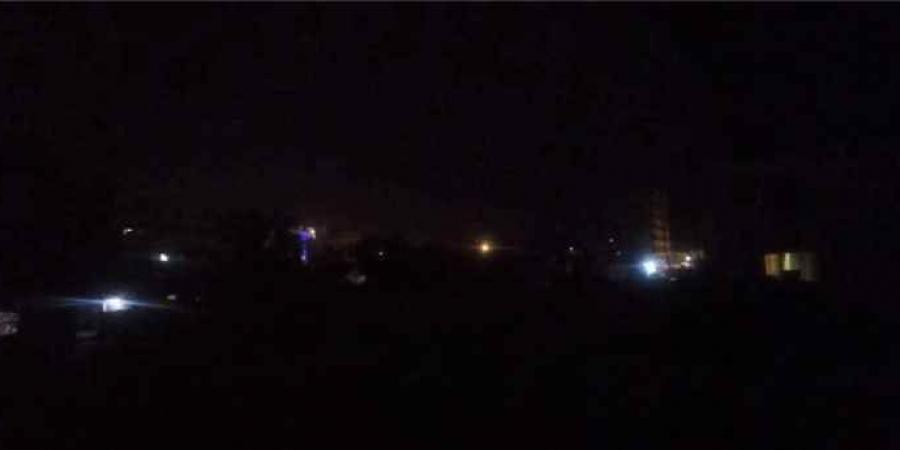 "30 ساعة في "جحيم" العيدروس.. أهالي كريتر يناشدون: "أطفالنا يختنقون والكهرباء مغيبة"