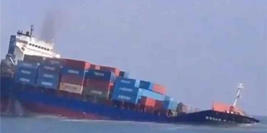 غرق سفينة روسية في البحر الأسود بعد هجوم.. وموسكو تتهم كييف بالقرصنة