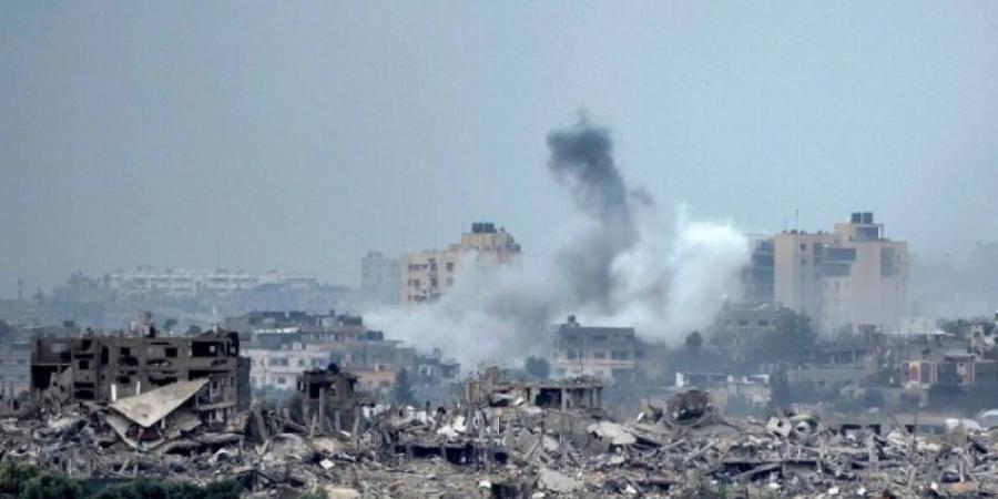 استشهاد فلسطينيين في قصف الاحتلال مركبة في دير البلح