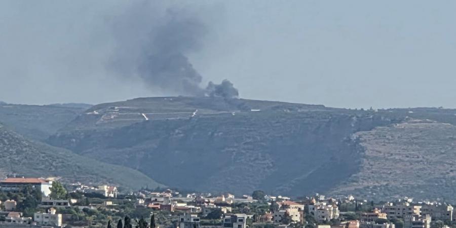 العدو يقوم بإحراق منازل بين بلدتي المنصوري ومجدل زون جنوب لبنان