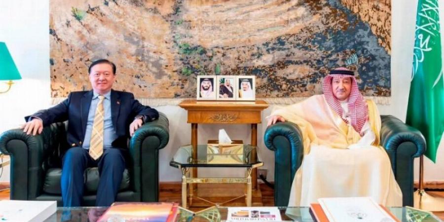 الخريجي يستقبل سفيري الصين وإيرلندا