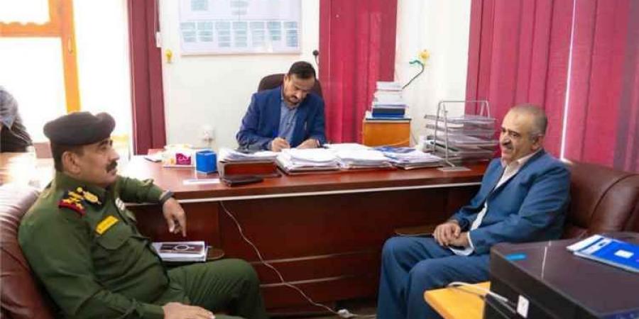 بن الوزير يناقش مع نيابة الاستئناف وشرطة شبوة تعزيز التنسيق المشترك وترسيخ سيادة القانون