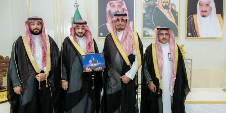 نائب أمير الباحة يطلع على تقرير هيئة المدن وما تضمنه من أعمال ومشروعات بالمنطقة الغربية