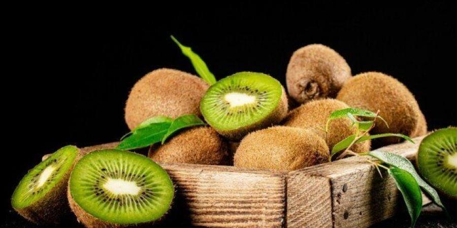 دراسة: قشرة الكيوي كنز غذائي.. غنية بالألياف ومضادات الأكسدة