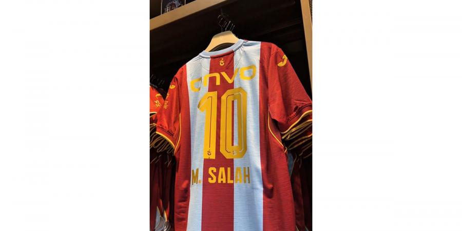 محمد صلاح يودع الرقم 11.. ويرتدي القميص 10 مع طرابزون سبور
