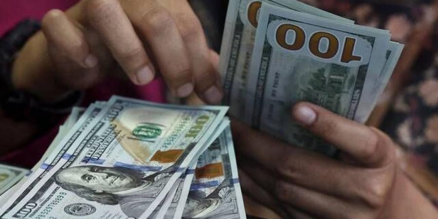 الدولار يسجل أدنى مستوياته في سبعة أسابيع