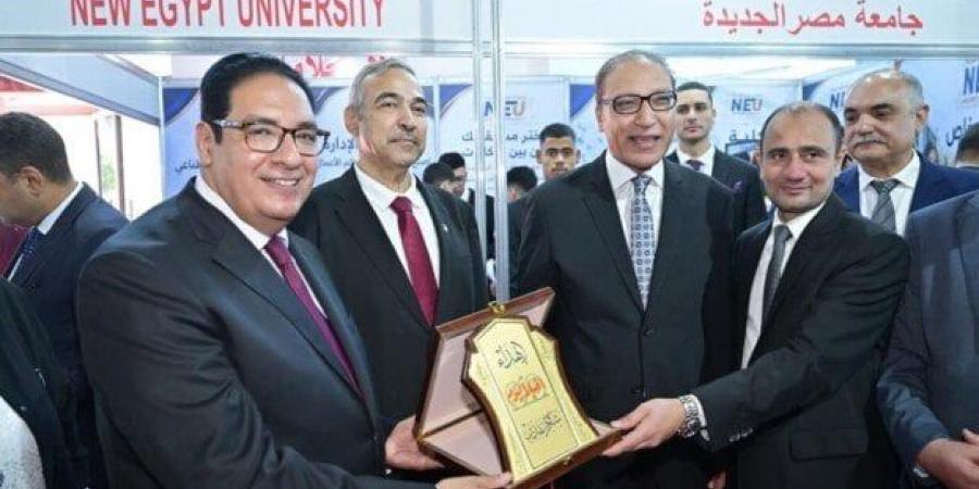 جامعة القاهرة تستعرض برامجها الأكاديمية في معرض أخبار اليوم للتعليم العالي