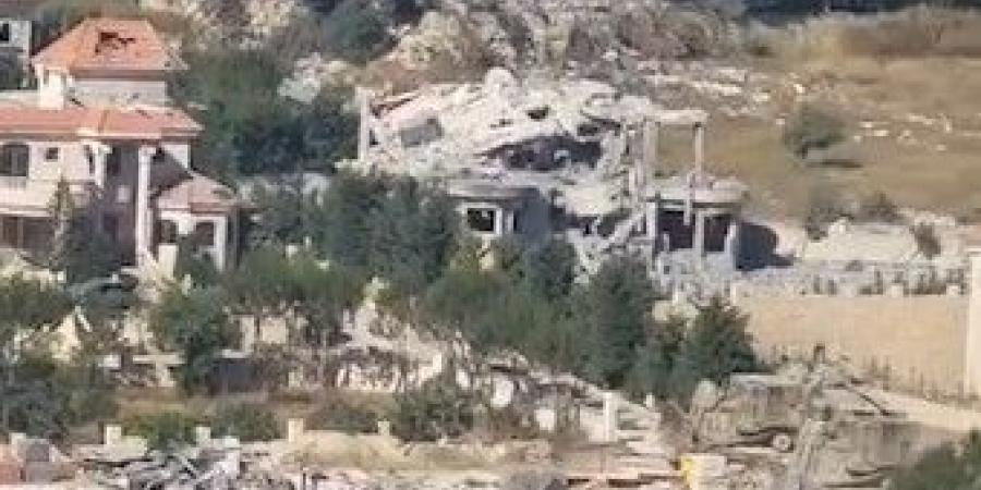 بالفيديو | مشاهد توثّق عمليات التجريف الإسرائيلية في الطيري وحداثا جنوب لبنان