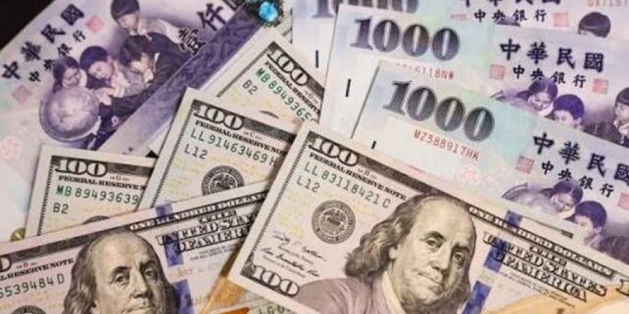 الدولار يتماسك والعملات الآسيوية تتذبذب وسط حالة من عدم اليقين