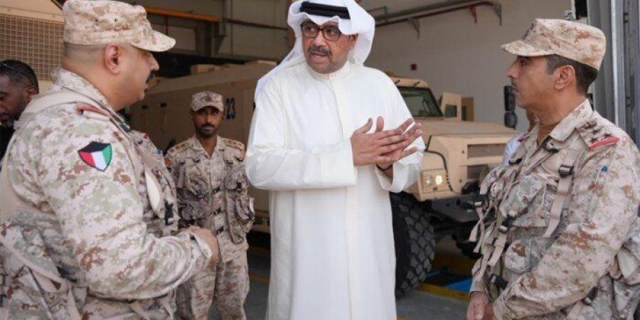 وزير الدفاع الكويتي يؤكد رفع جاهزية الجيش لحماية أمن البلاد واستقرارها