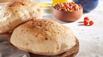 “متشتريش العيش بعد ما غلي”.. طريقة عمل الخبز البلدي في البيت بأبسط المكونات