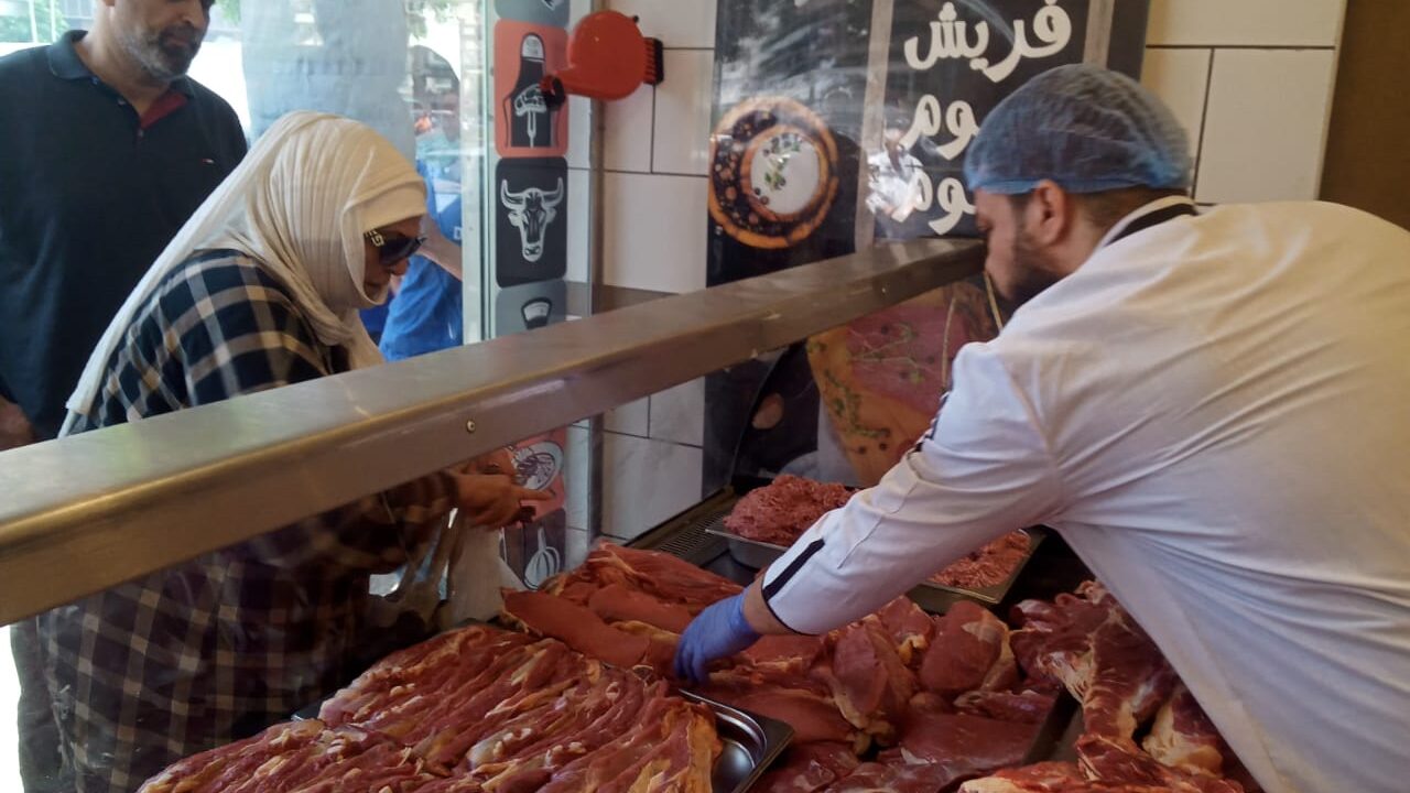 وزارة التموين توفر كميات ضخمة من اللحوم في المجمعات تمهيدًا لاقتراب عيد الأضحى