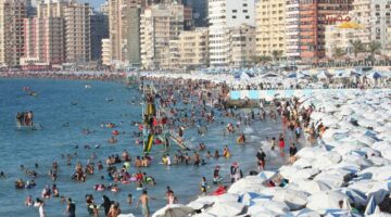 شواطئ مجانية تفتح أبوابها للزائرين خلال صيف 2024